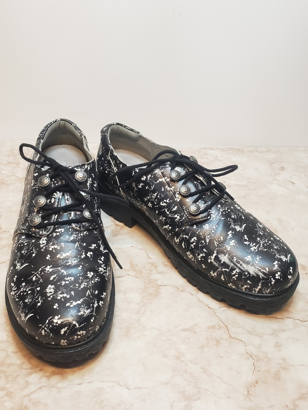Alegria Black Floral Lace-Up Platform Oxfords Size 40